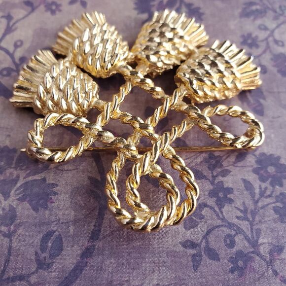 Vintage Gold Tone Braided Rope Knot Tassle Brooch Pin Statement 2.25 in - Picture 4 of 6